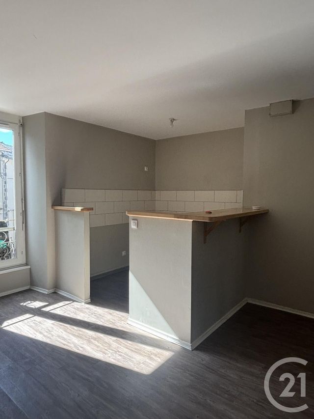Appartement T2 à louer - 2 pièces - 48.0 m2 - AURILLAC - 15 - AUVERGNE - Century 21 Pradel Immobilier