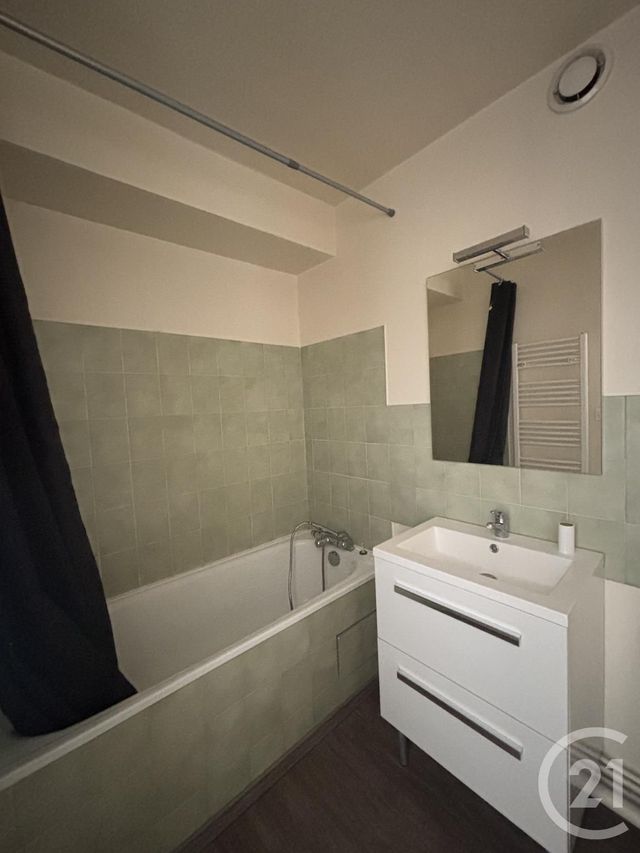 Appartement T2 à louer - 2 pièces - 48.0 m2 - AURILLAC - 15 - AUVERGNE - Century 21 Pradel Immobilier