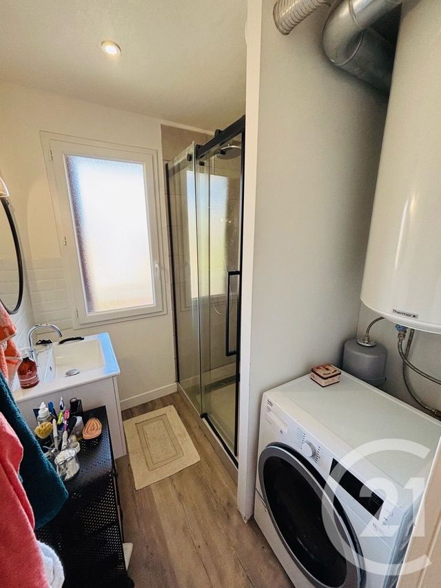 Afficher la photo en grand Appartement F3 à vendre - 3 pièces - 59.63 m2 - AURILLAC - 15 - AUVERGNE - Century 21 Pradel Immobilier