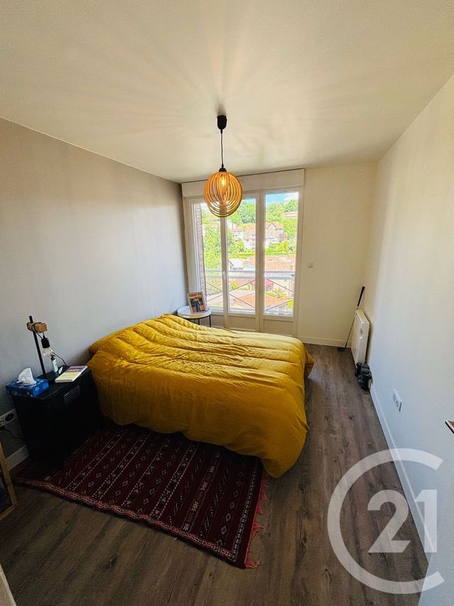 Afficher la photo en grand Appartement F3 à vendre - 3 pièces - 59.63 m2 - AURILLAC - 15 - AUVERGNE - Century 21 Pradel Immobilier