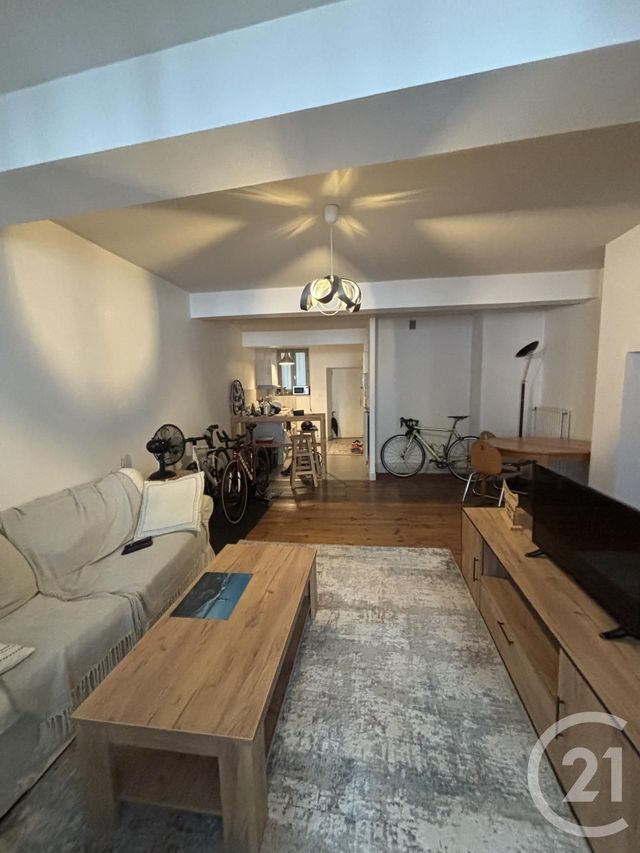 Appartement T2 à louer - 2 pièces - 51.0 m2 - AURILLAC - 15 - AUVERGNE - Century 21 Pradel Immobilier