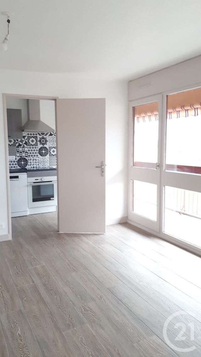 Appartement T2 à louer - 2 pièces - 45.0 m2 - AURILLAC - 15 - AUVERGNE - Century 21 Pradel Immobilier