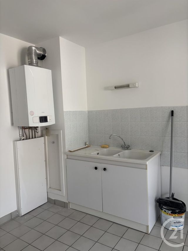 Afficher la photo en grand Appartement T3 à louer - 3 pièces - 82.0 m2 - AURILLAC - 15 - AUVERGNE - Century 21 Pradel Immobilier