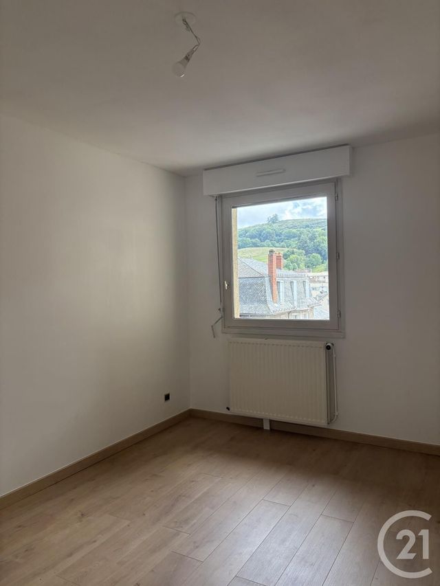 Afficher la photo en grand Appartement T3 à louer - 3 pièces - 82.0 m2 - AURILLAC - 15 - AUVERGNE - Century 21 Pradel Immobilier