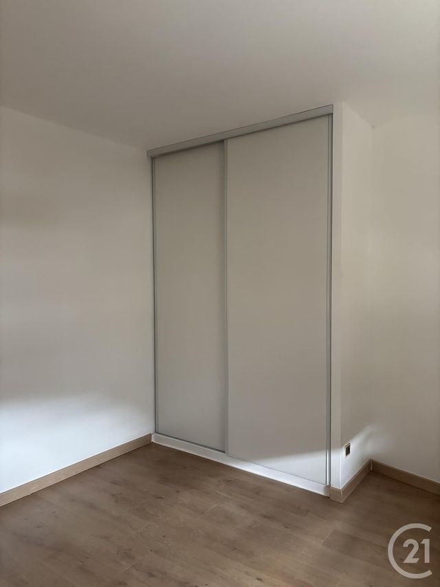 Afficher la photo en grand Appartement T3 à louer - 3 pièces - 82.0 m2 - AURILLAC - 15 - AUVERGNE - Century 21 Pradel Immobilier