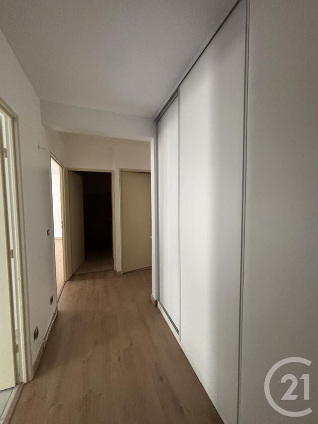 Afficher la photo en grand Appartement T3 à louer - 3 pièces - 82.0 m2 - AURILLAC - 15 - AUVERGNE - Century 21 Pradel Immobilier