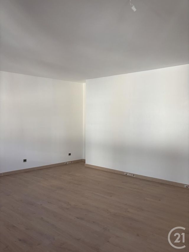 Appartement T3 à louer - 3 pièces - 82.0 m2 - AURILLAC - 15 - AUVERGNE - Century 21 Pradel Immobilier