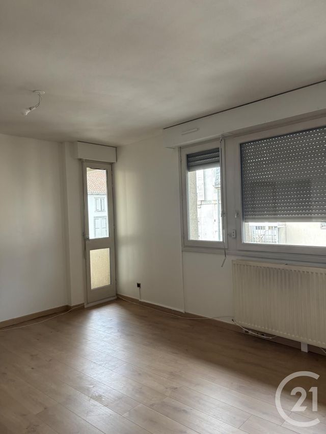 Afficher la photo en grand Appartement T3 à louer - 3 pièces - 82.0 m2 - AURILLAC - 15 - AUVERGNE - Century 21 Pradel Immobilier