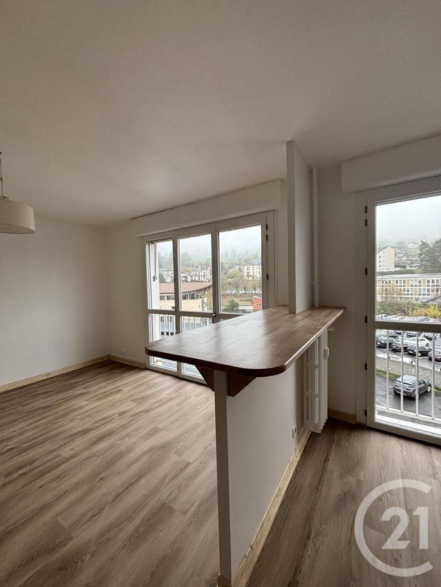 Appartement Studio à louer - 1 pièce - 29.0 m2 - AURILLAC - 15 - AUVERGNE - Century 21 Pradel Immobilier
