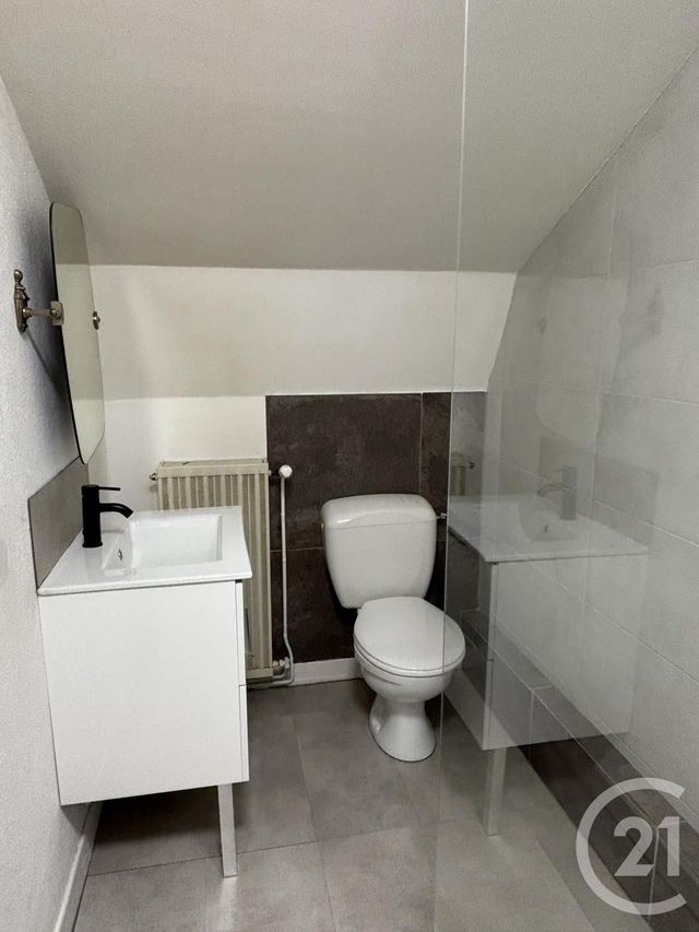 Afficher la photo en grand Appartement T10 à louer - 2 pièces - 30.0 m2 - JUSSAC - 15 - AUVERGNE - Century 21 Pradel Immobilier