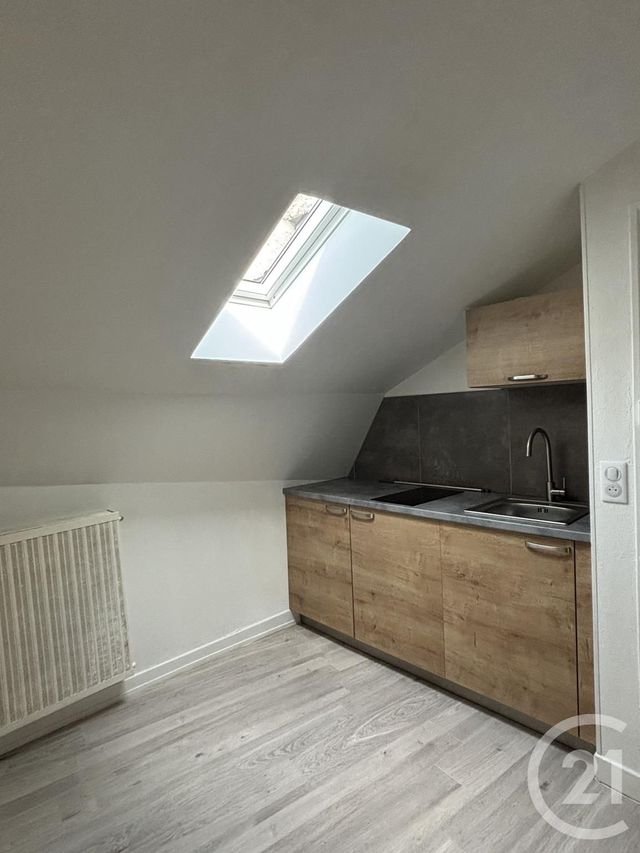 Afficher la photo en grand Appartement T10 à louer - 2 pièces - 30.0 m2 - JUSSAC - 15 - AUVERGNE - Century 21 Pradel Immobilier