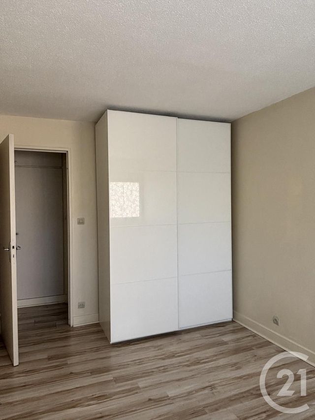 Appartement T3 à louer - 3 pièces - 65.0 m2 - AURILLAC - 15 - AUVERGNE - Century 21 Pradel Immobilier