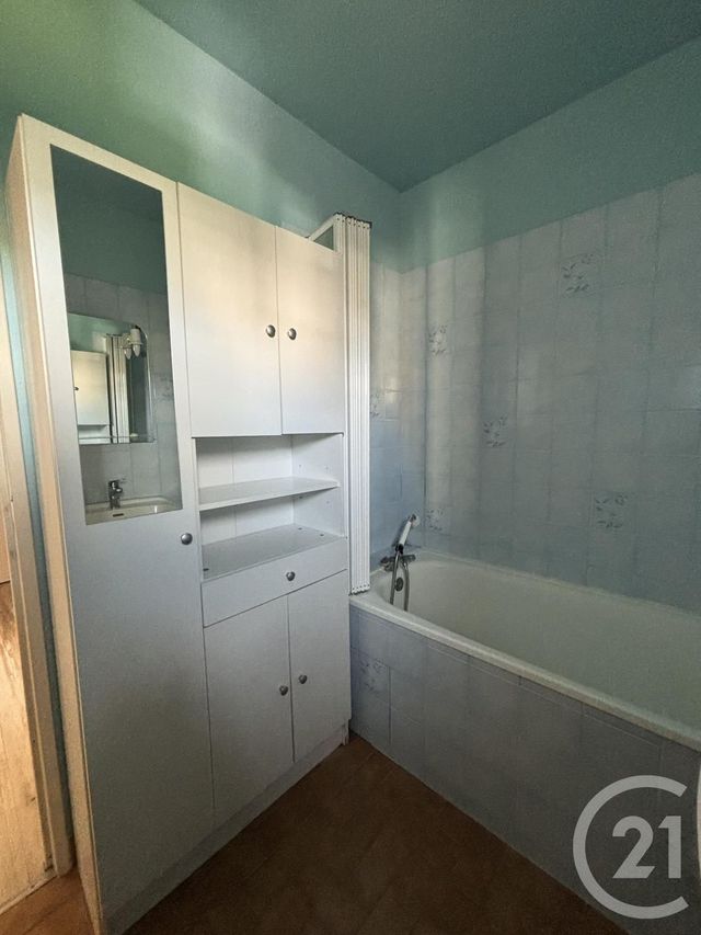 Appartement T3 à louer - 3 pièces - 65.0 m2 - AURILLAC - 15 - AUVERGNE - Century 21 Pradel Immobilier