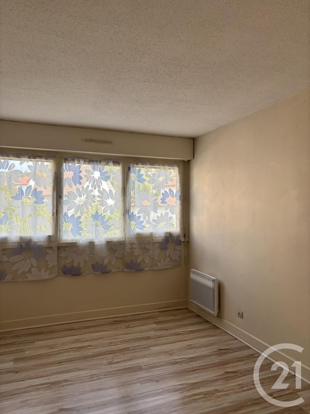 Appartement T3 à louer - 3 pièces - 65.0 m2 - AURILLAC - 15 - AUVERGNE - Century 21 Pradel Immobilier