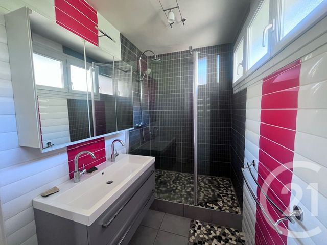 Appartement T4 à vendre - 3 pièces - 75.0 m2 - AURILLAC - 15 - AUVERGNE - Century 21 Pradel Immobilier