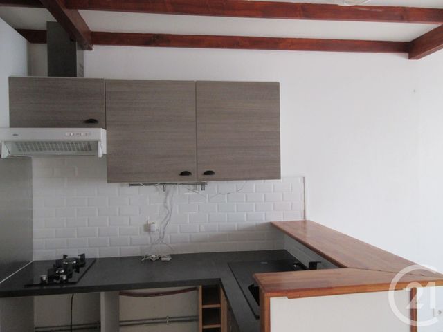 Appartement T1 à louer - 2 pièces - 38.0 m2 - AURILLAC - 15 - AUVERGNE - Century 21 Pradel Immobilier