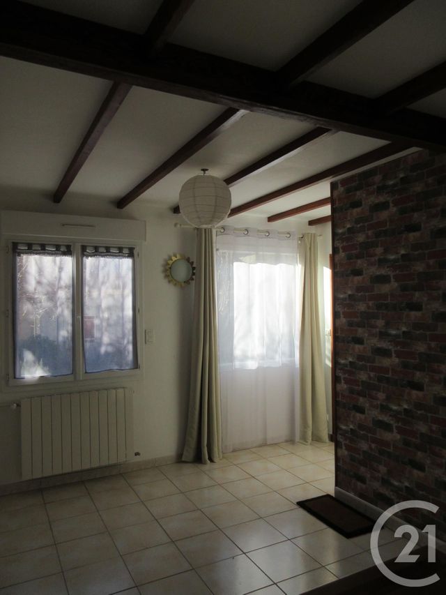 Appartement T1 à louer - 2 pièces - 38.0 m2 - AURILLAC - 15 - AUVERGNE - Century 21 Pradel Immobilier
