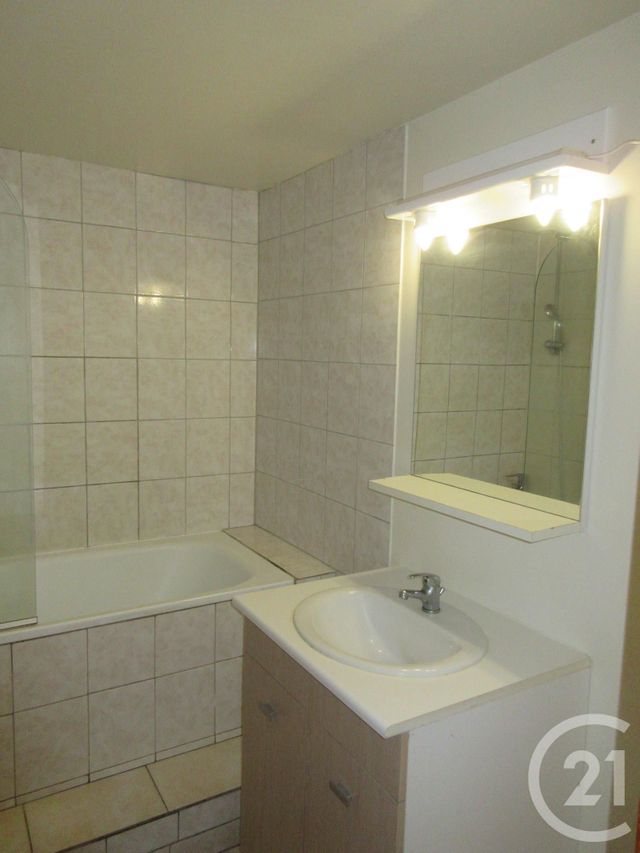 Appartement T1 à louer - 2 pièces - 38.0 m2 - AURILLAC - 15 - AUVERGNE - Century 21 Pradel Immobilier