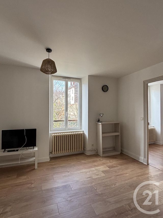 Appartement T2 à louer - 2 pièces - 43.0 m2 - AURILLAC - 15 - AUVERGNE - Century 21 Pradel Immobilier