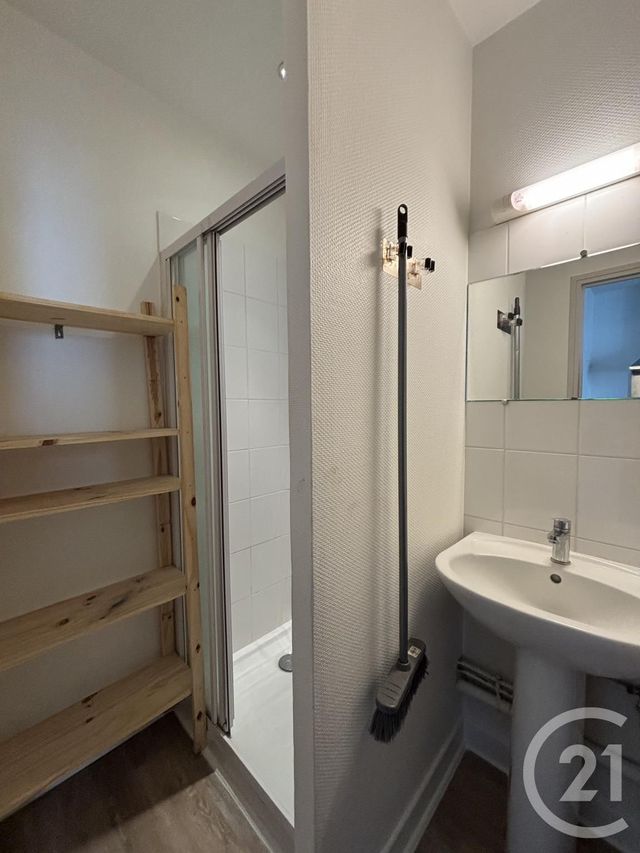 Appartement T2 à louer - 2 pièces - 43.0 m2 - AURILLAC - 15 - AUVERGNE - Century 21 Pradel Immobilier