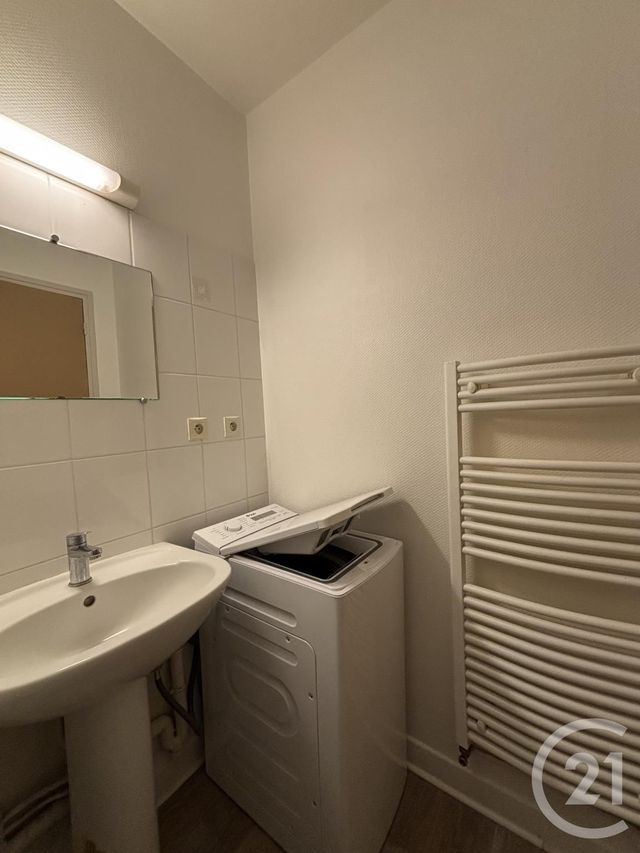 Appartement T2 à louer - 2 pièces - 43.0 m2 - AURILLAC - 15 - AUVERGNE - Century 21 Pradel Immobilier