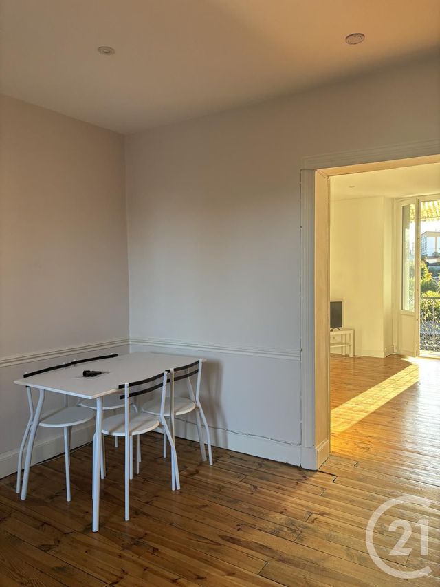 Afficher la photo en grand Appartement T2 à louer - 2 pièces - 48.0 m2 - AURILLAC - 15 - AUVERGNE - Century 21 Pradel Immobilier