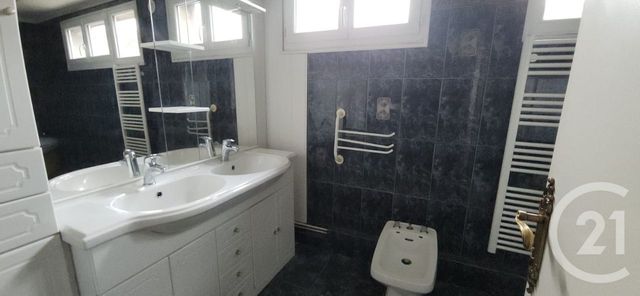 Appartement F3 à vendre - 3 pièces - 92.22 m2 - AURILLAC - 15 - AUVERGNE - Century 21 Pradel Immobilier