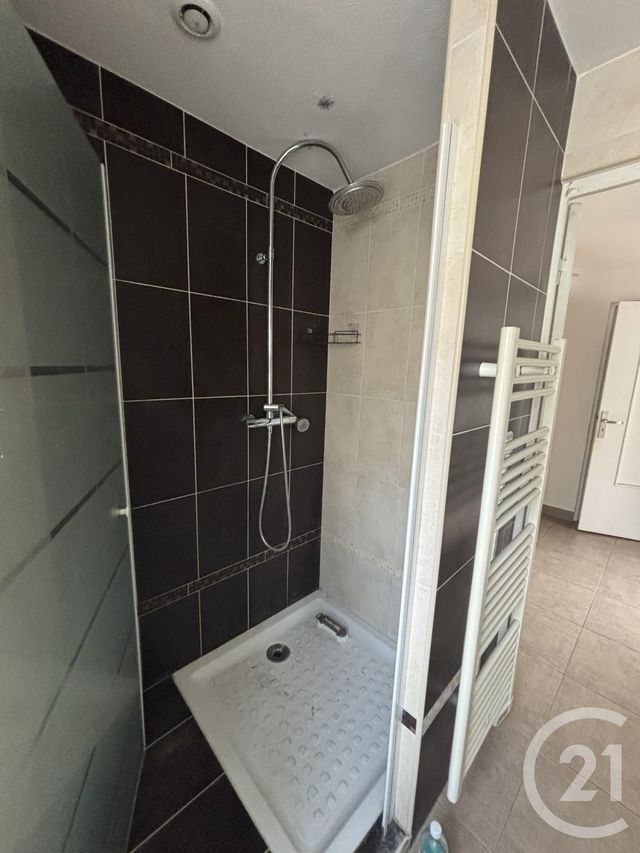 Appartement T2 à louer - 3 pièces - 70.0 m2 - AURILLAC - 15 - AUVERGNE - Century 21 Pradel Immobilier