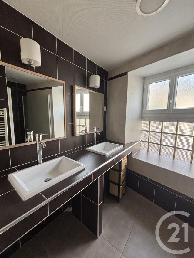 Appartement T2 à louer - 3 pièces - 70.0 m2 - AURILLAC - 15 - AUVERGNE - Century 21 Pradel Immobilier