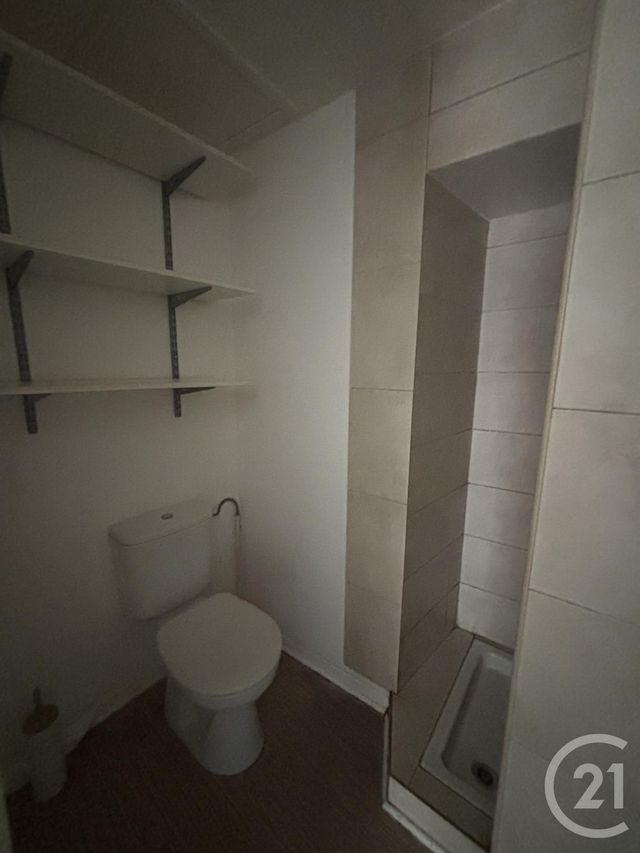 Appartement T2 à louer - 2 pièces - 30.0 m2 - AURILLAC - 15 - AUVERGNE - Century 21 Pradel Immobilier