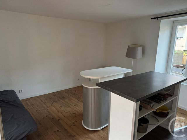 Appartement T2 à louer - 2 pièces - 30.0 m2 - AURILLAC - 15 - AUVERGNE - Century 21 Pradel Immobilier