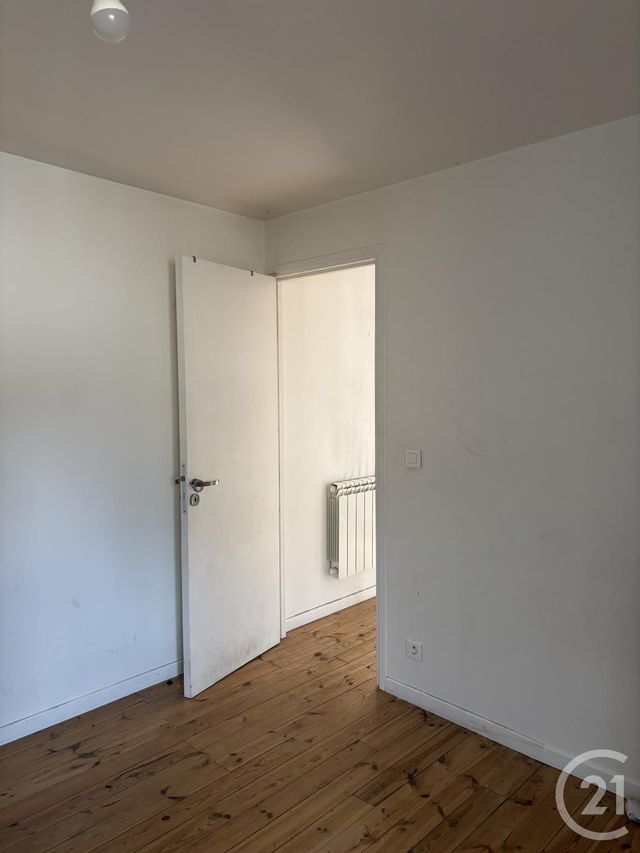 Appartement T2 à louer - 2 pièces - 30.0 m2 - AURILLAC - 15 - AUVERGNE - Century 21 Pradel Immobilier