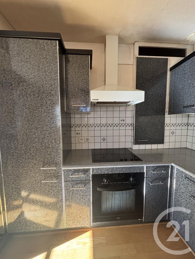 Afficher la photo en grand Appartement T3 à louer - 3 pièces - 74.0 m2 - AURILLAC - 15 - AUVERGNE - Century 21 Pradel Immobilier