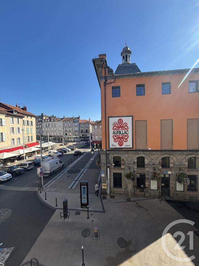 Afficher la photo en grand Appartement T3 à louer - 3 pièces - 74.0 m2 - AURILLAC - 15 - AUVERGNE - Century 21 Pradel Immobilier
