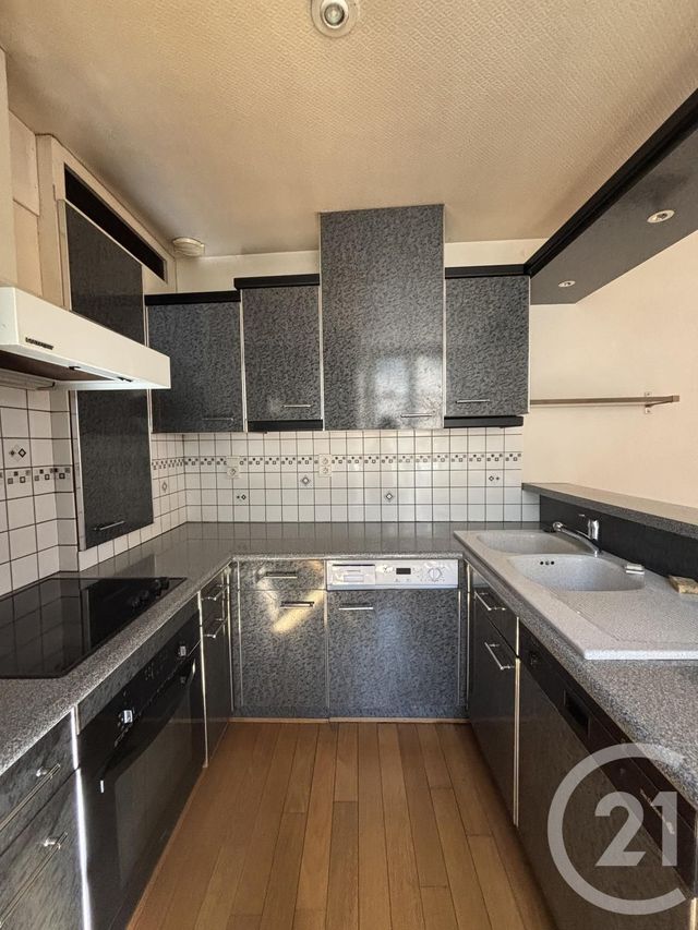 Afficher la photo en grand Appartement T3 à louer - 3 pièces - 74.0 m2 - AURILLAC - 15 - AUVERGNE - Century 21 Pradel Immobilier