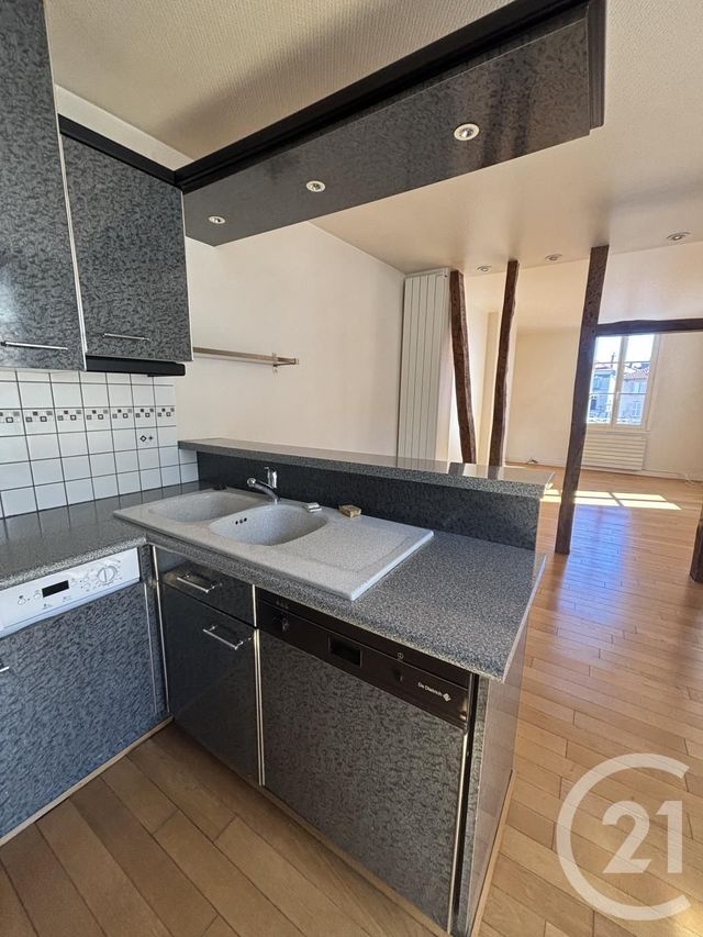 Afficher la photo en grand Appartement T3 à louer - 3 pièces - 74.0 m2 - AURILLAC - 15 - AUVERGNE - Century 21 Pradel Immobilier