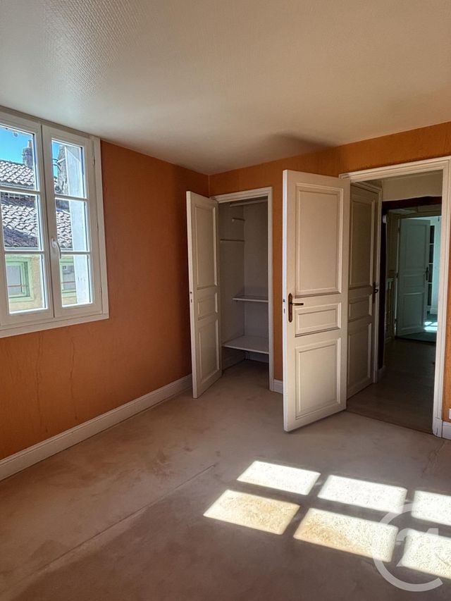 Afficher la photo en grand Appartement T3 à louer - 3 pièces - 74.0 m2 - AURILLAC - 15 - AUVERGNE - Century 21 Pradel Immobilier