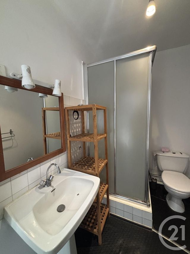 Appartement T2 à louer - 2 pièces - 35.89 m2 - AURILLAC - 15 - AUVERGNE - Century 21 Pradel Immobilier