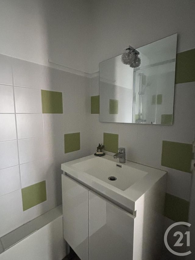 Afficher la photo en grand Appartement Studio à louer - 1 pièce - 18.0 m2 - AURILLAC - 15 - AUVERGNE - Century 21 Pradel Immobilier