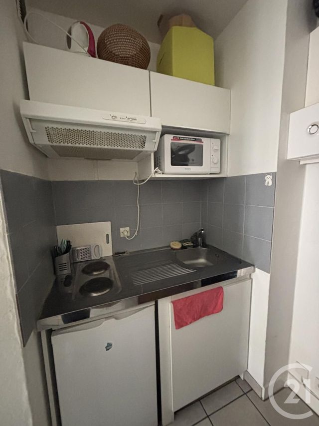 Afficher la photo en grand Appartement Studio à louer - 1 pièce - 18.0 m2 - AURILLAC - 15 - AUVERGNE - Century 21 Pradel Immobilier