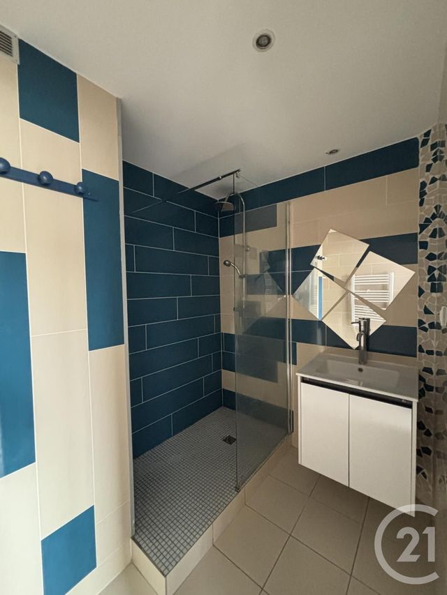 Appartement T2 à louer - 2 pièces - 40.0 m2 - AURILLAC - 15 - AUVERGNE - Century 21 Pradel Immobilier