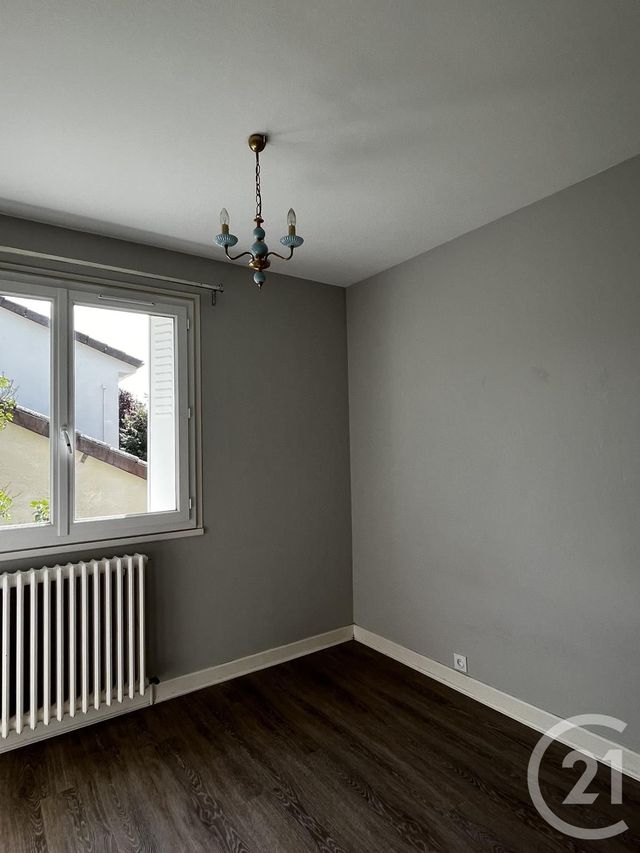 maison à louer - 3 pièces - 79.61 m2 - JUSSAC - 15 - AUVERGNE - Century 21 Pradel Immobilier