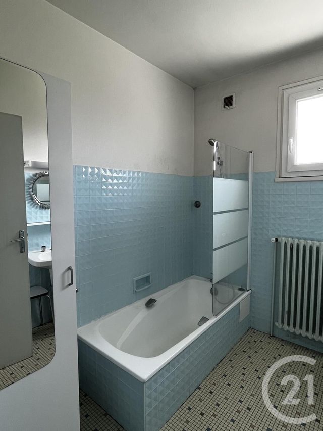 maison à louer - 3 pièces - 79.61 m2 - JUSSAC - 15 - AUVERGNE - Century 21 Pradel Immobilier