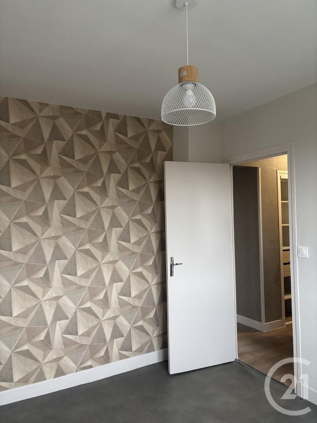 maison à louer - 5 pièces - 120.0 m2 - ST PAUL DES LANDES - 15 - AUVERGNE - Century 21 Pradel Immobilier