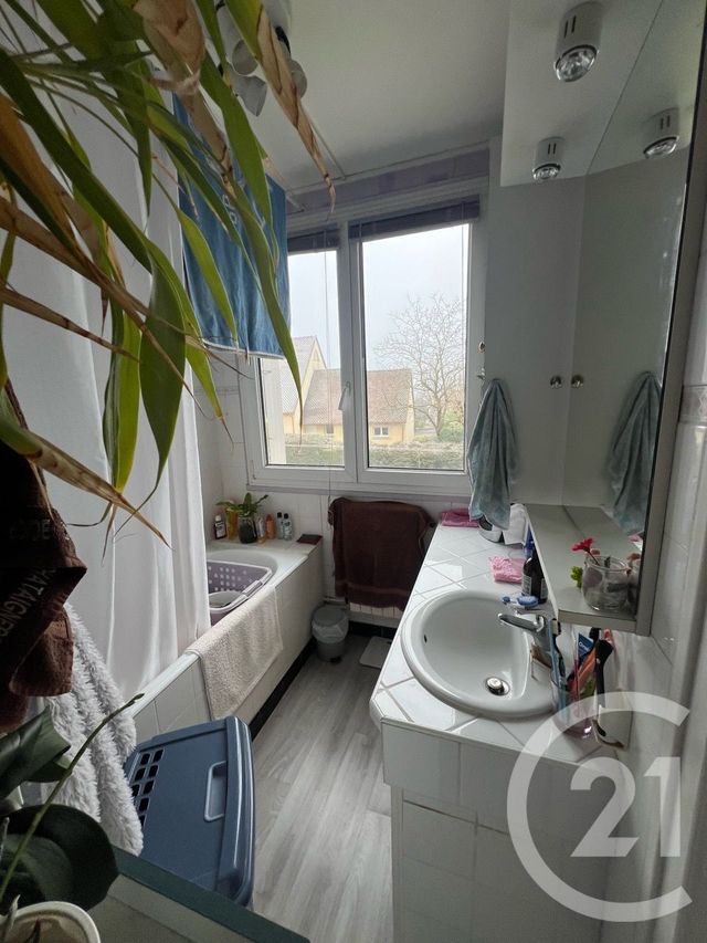 Appartement F4 à vendre - 4 pièces - 72.0 m2 - AURILLAC - 15 - AUVERGNE - Century 21 Pradel Immobilier