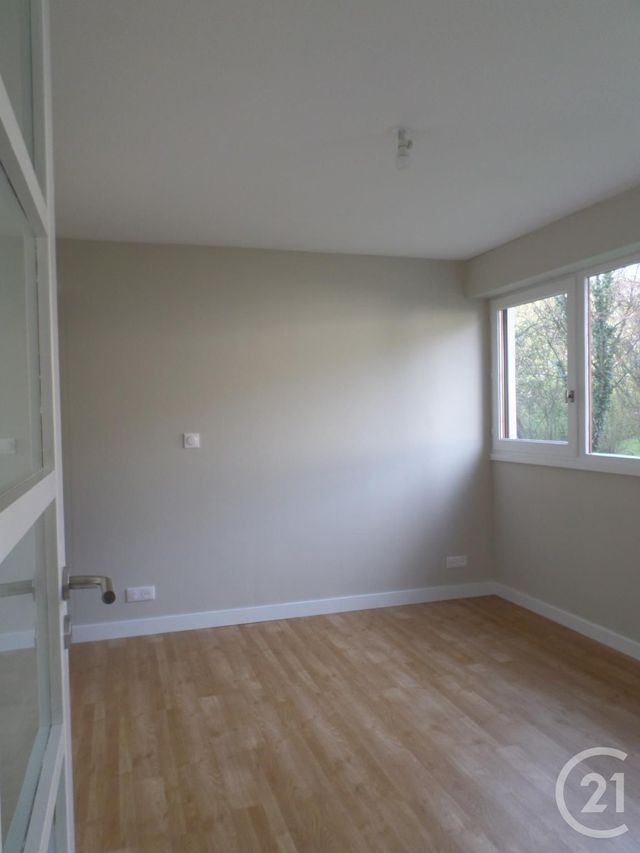 Appartement T2 à louer - 2 pièces - 43.0 m2 - AURILLAC - 15 - AUVERGNE - Century 21 Pradel Immobilier