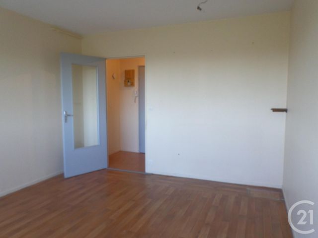 Appartement T1 à louer - 1 pièce - 30.0 m2 - AURILLAC - 15 - AUVERGNE - Century 21 Pradel Immobilier