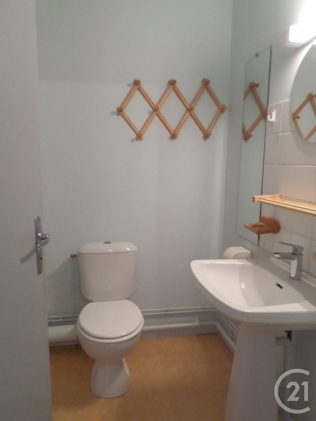 Appartement T1 à louer - 1 pièce - 30.0 m2 - AURILLAC - 15 - AUVERGNE - Century 21 Pradel Immobilier