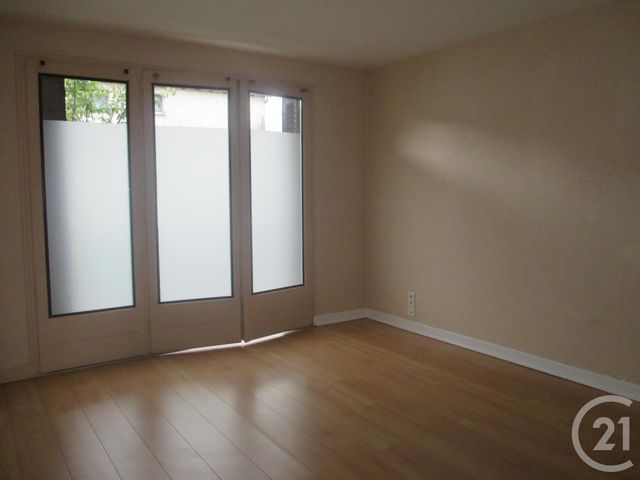 Appartement T2 à louer - 2 pièces - 33.17 m2 - ARPAJON SUR CERE - 15 - AUVERGNE - Century 21 Pradel Immobilier