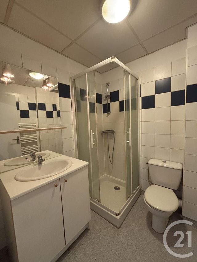 Appartement T2 à louer - 2 pièces - 40.0 m2 - AURILLAC - 15 - AUVERGNE - Century 21 Pradel Immobilier